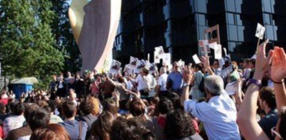 La acampada del 15M de plaza Catalunya se traslada a la Diagonal