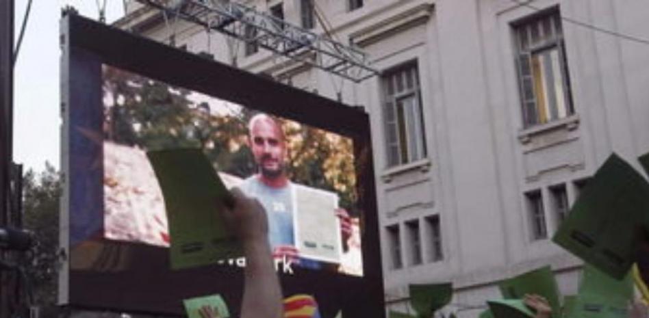 La marcha independentista culmina con un vídeo de apoyo de Guardiola desde Nueva York