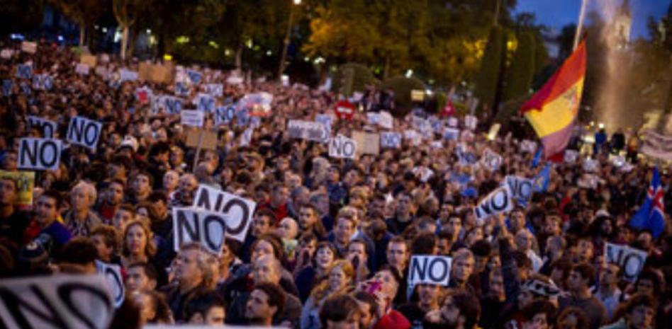 Miles de personas vuelven a concentrarse frente al Congreso de los Diputados