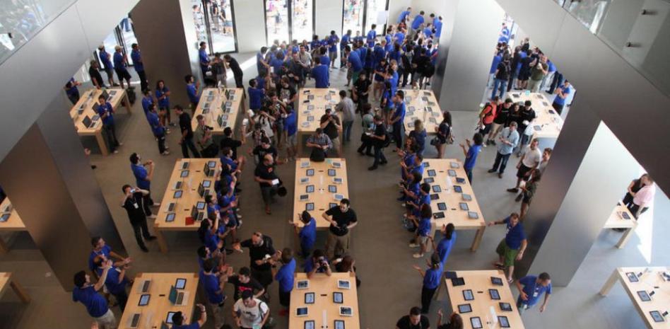 Amancio Ortega compra por 80 millones la tienda de Apple en Barcelona