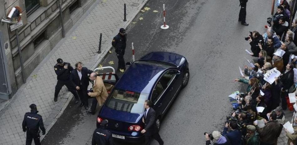 Rato atribuye al Banco de España la fusión y al Gobierno Zapatero la salida a bolsa