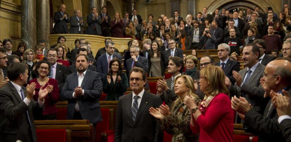 Artur Mas es investido president de la Generalitat con los votos de CiU y ERC
