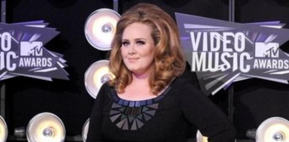 Adele reina en los premios Grammy que despidieron a Whitney Houston