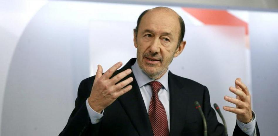 Rubalcaba pide la dimisión de Rajoy: "Se ha convertido en un problema más"