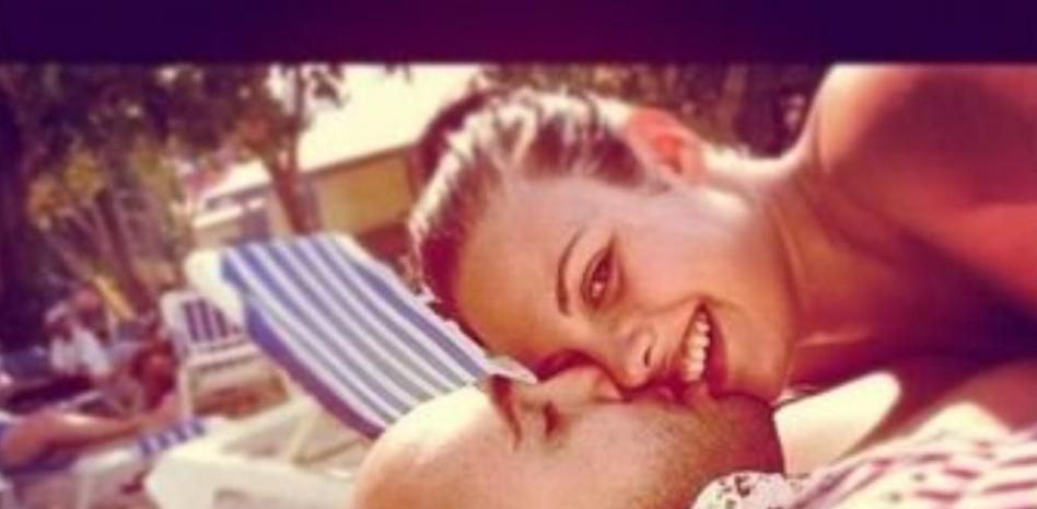 Kiko Rivera y Jessica Bueno abandonan el hospital con su bebé en brazos