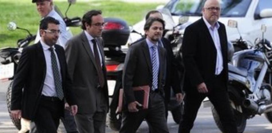 Oriol Pujol llega al TSJC arropado por sus sustitutos en la dirección de CDC