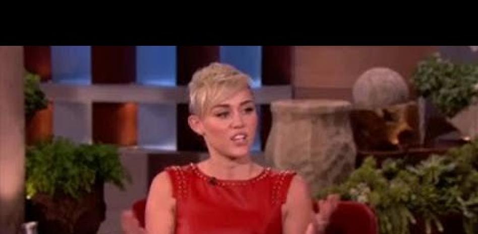 Miley Cyrus se destapa ante Mario Testino para V Magazine