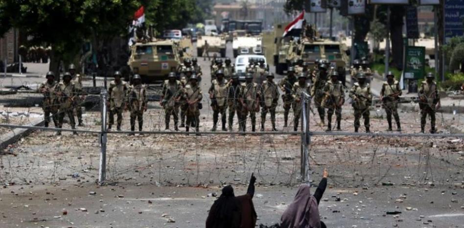 Los salafistas aceptan a exministro de Mubarak como jefe de gobierno egipcio