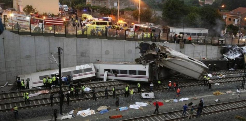 Accidente de tren en Santiago: Así pasan los trenes por la curva de la tragedia