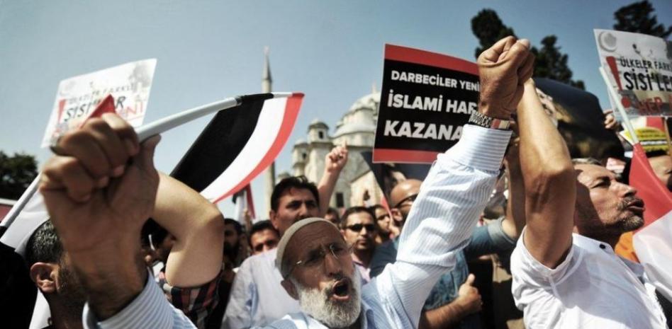 Máxima tensión en Egipto tras la sangrienta jornada de enfrentamientos