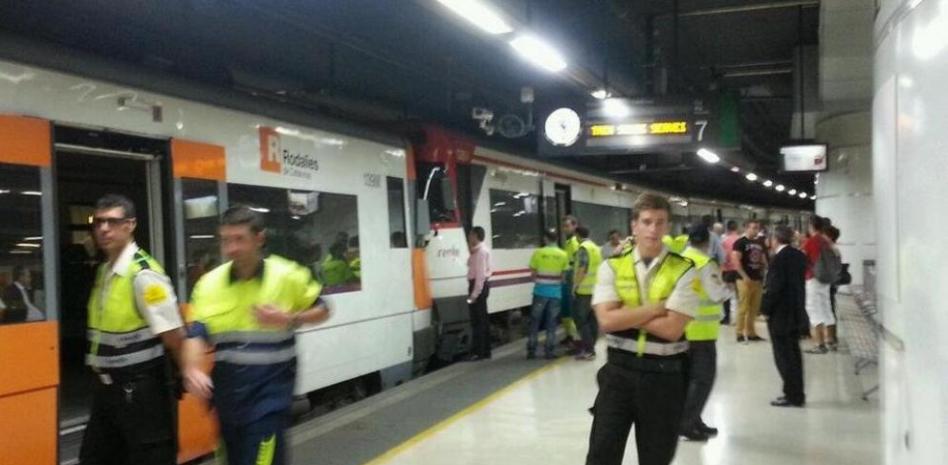 Renfe abre un expediente al maquinista que causó el choque de trenes en Sants