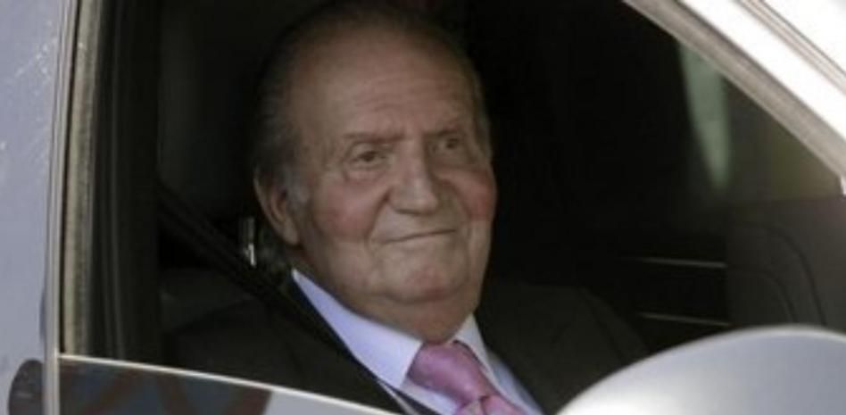 El Rey Juan Carlos entra al quirófano