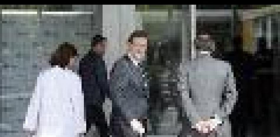 Rajoy visita al Rey en el hospital