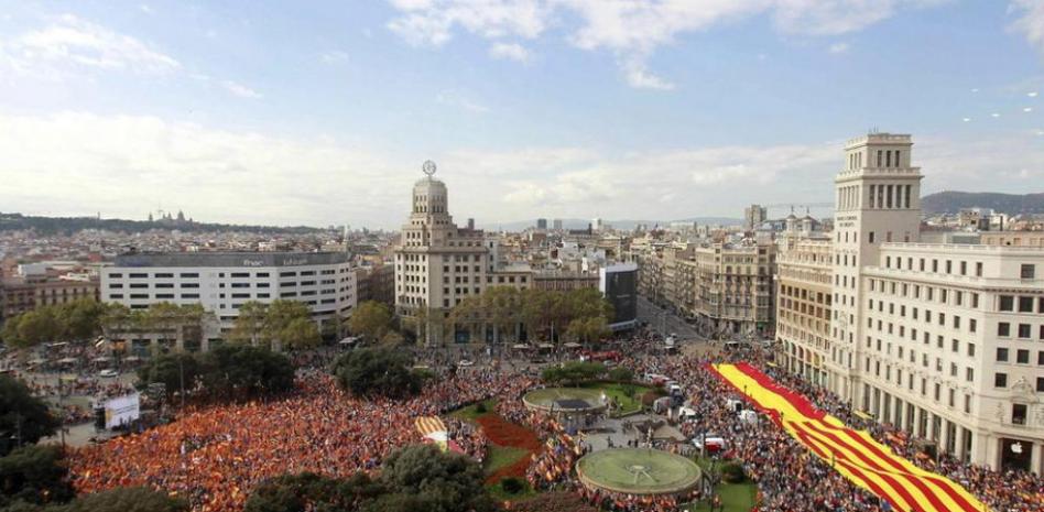 12-O: Miles de personas reivindican en Barcelona ser catalanes y españoles