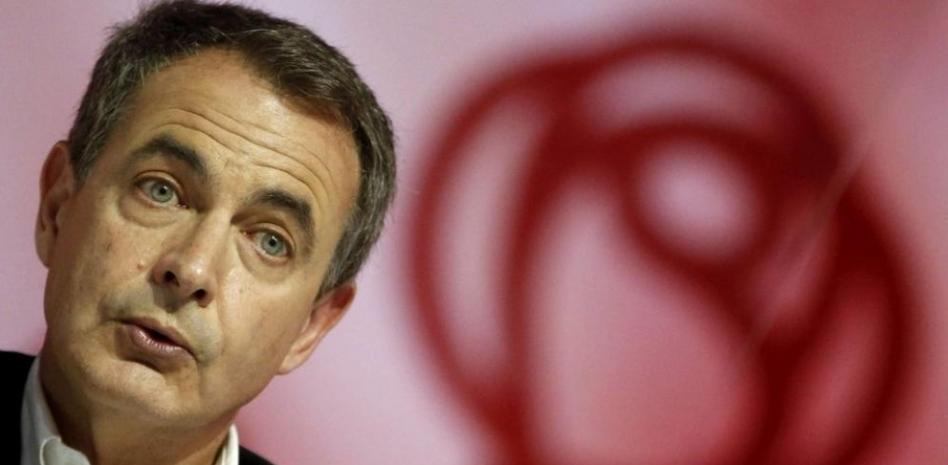 Zapatero reivindica su política social y urge a defender sistema de pensiones