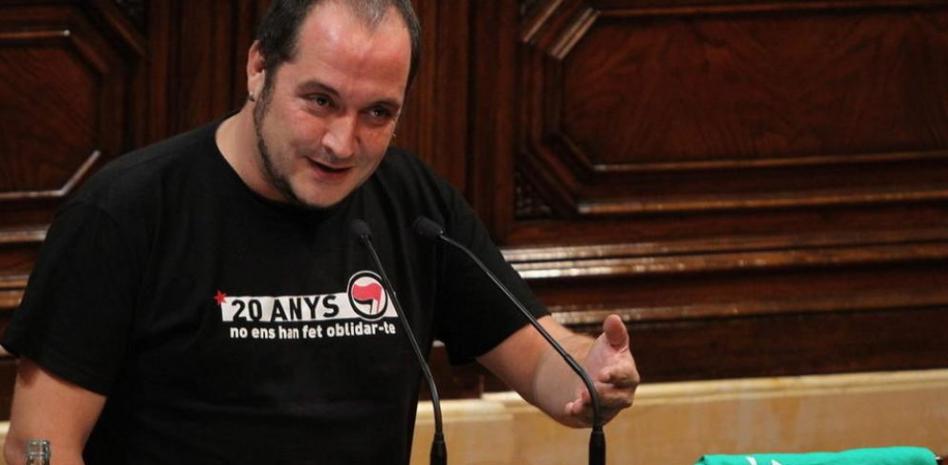 Los Mossos desalojan a los últimos 'indignados' de plaza Catalunya