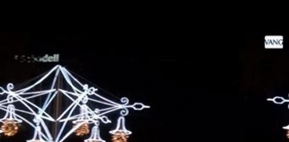 Barcelona enciende la iluminación navideña a ritmo de gospel y con castells