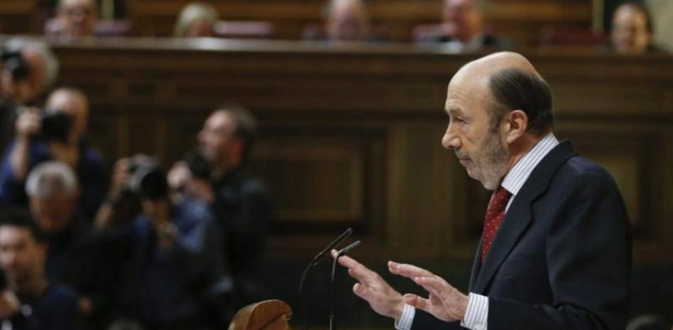 Rubalcaba pide a Rajoy reconocer el "problema" catalán y abordar una reforma constitucional