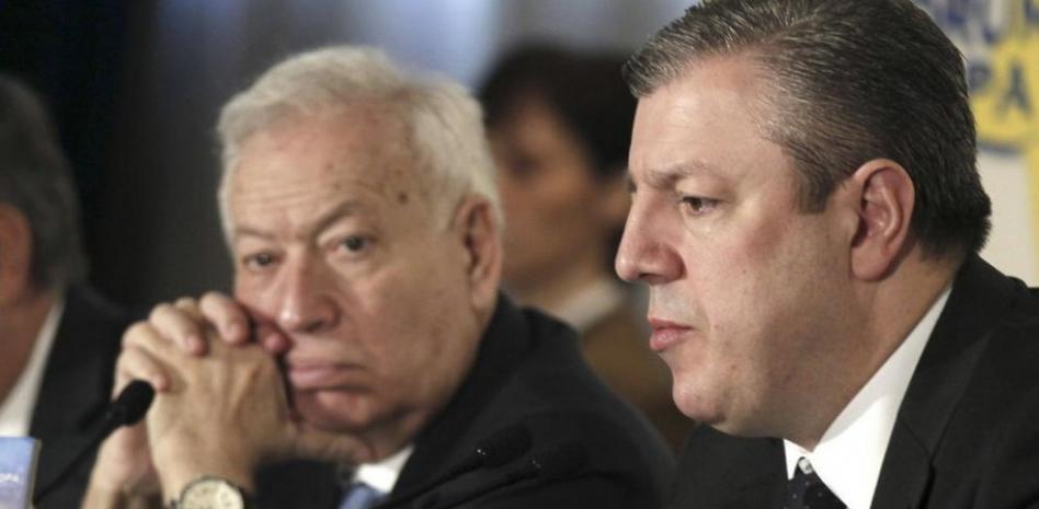 Margallo afirma que Catalunya "vagaría por el espacio" si se independiza