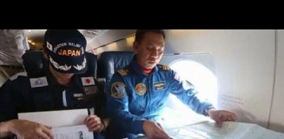 Malasia pide más ayuda para buscar el avión desaparecido