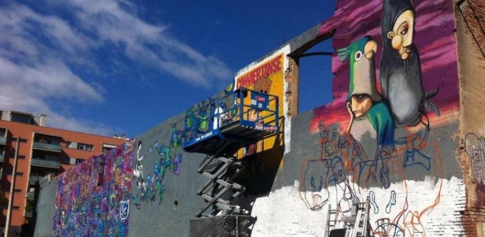 Murales de graffiti XXL para atraer a turistas 'underground' a barrios periféricos de Barcelona