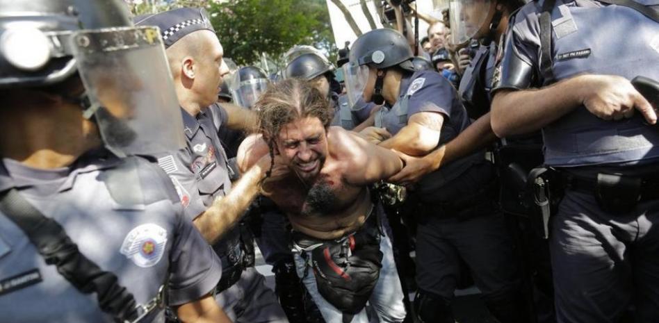 El Mundial de Brasil empieza en medio de protestas