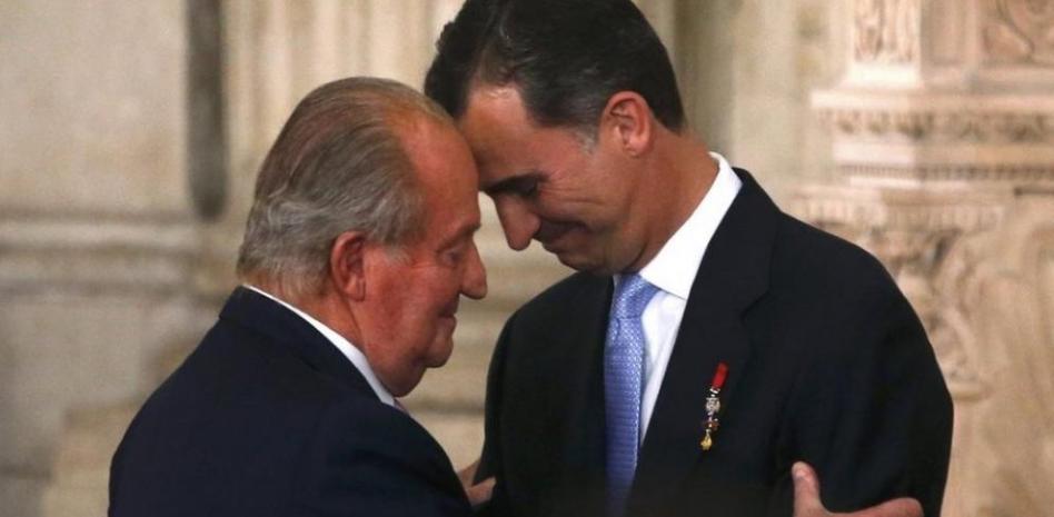 Don Juan Carlos sanciona su abdicación en Felipe VI