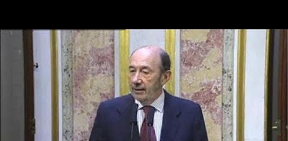 Rubalcaba anuncia que deja su escaño en el Congreso y vuelve a su puesto de profesor