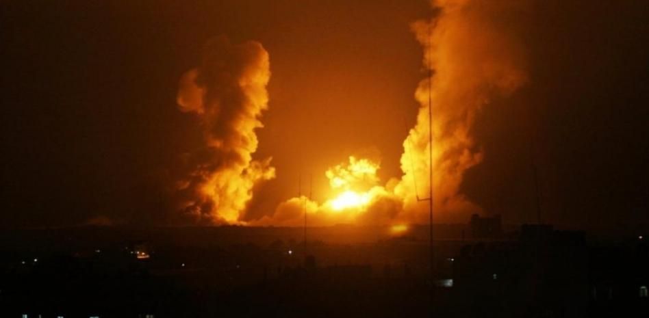 Israel ataca decenas de objetivos en Gaza tras hallar los cadáveres de los jóvenes secuestrados