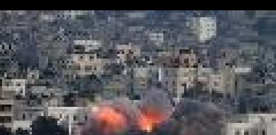 Los bombardeos israelíes sobre Gaza dejan al menos 100 muertos