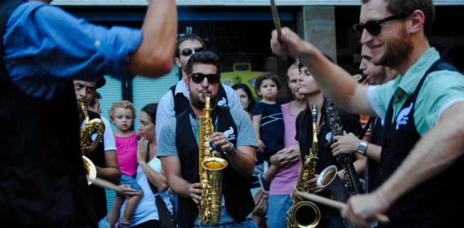 Más seguridad, limpieza y transporte público para las fiestas de Gràcia 2014