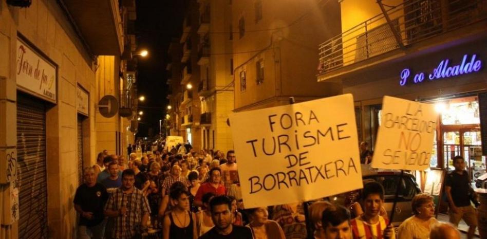 Prostitutas de la Rambla usan los portales del Raval como 'meublés'