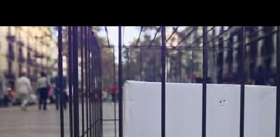 Urnas en una jaula contra la suspensión del TC