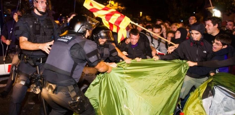 Intento de acampada ante la Delegación del Gobierno