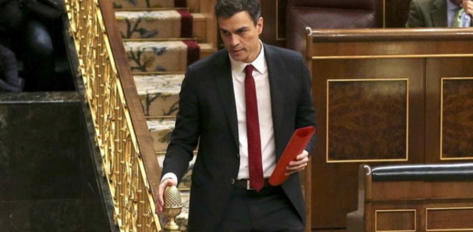 Sánchez a Rajoy: "Aceptando la dimisión de Ana Mato, apunta usted al PP"
