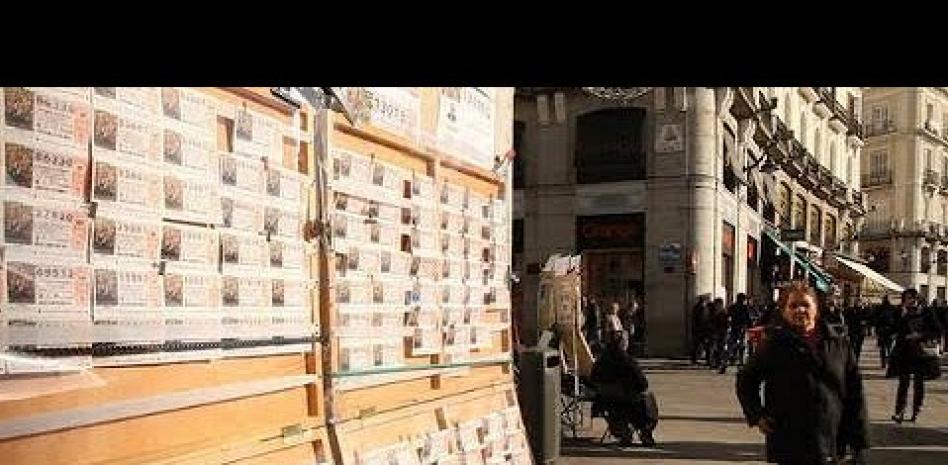 Los vendedores ambulantes de lotería proliferan en la Puerta del Sol