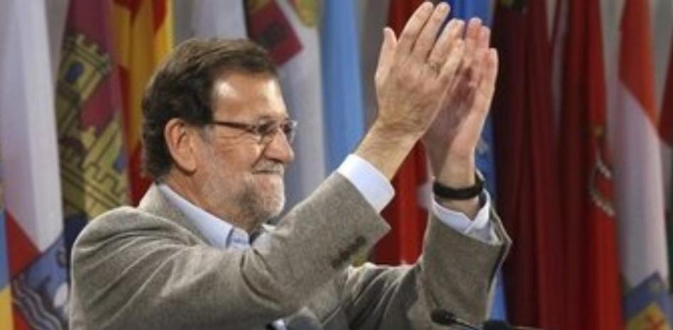 Rajoy rechaza reformar la Constitución para "frivolidades, encajes ni acomodos"
