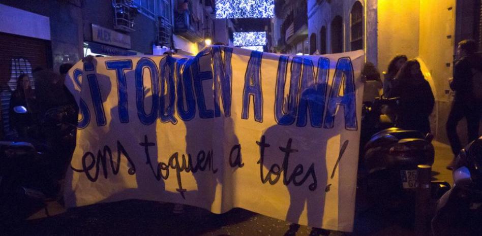 Más de un millar de personas marchan por Gràcia en contra de la operación contra grupos anarquistas