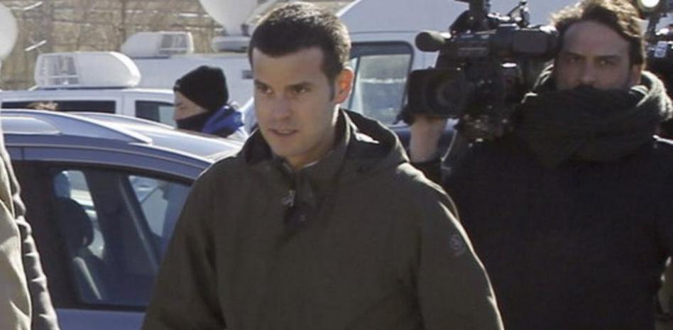 El hijo de Bárcenas acude a la prisión para recoger a su padre: "Dentro del partido no hay amigos"