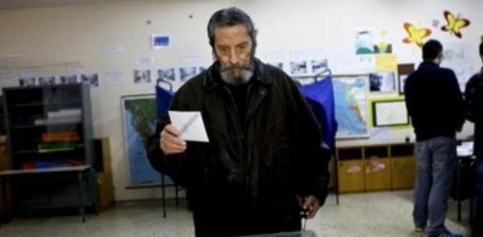 Diez millones de griegos votan bajo la mirada de la 'troika'