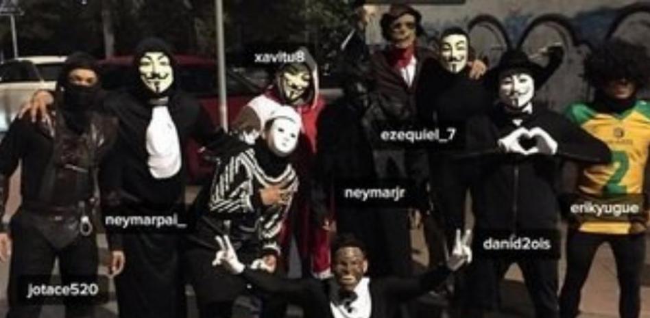 Neymar y Alves disfrutan del Carnaval de Sitges