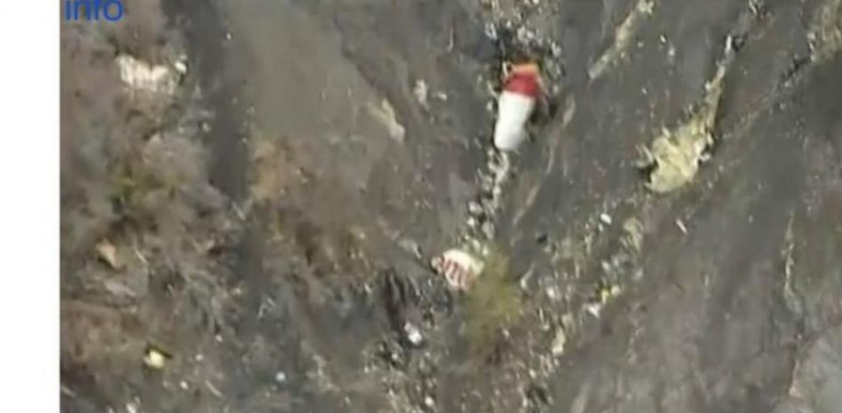 Primeras imágenes del accidente de avión en los Alpes