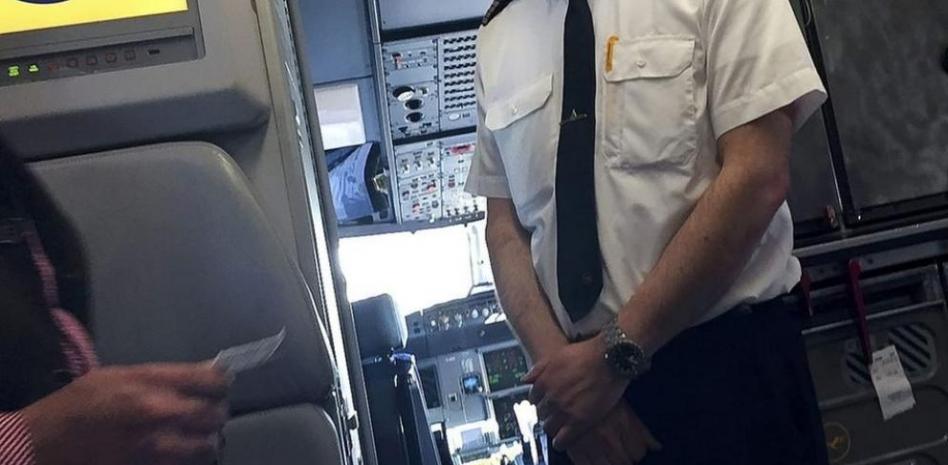Lufthansa deja las puertas de la cabina abiertas en el avión de los familiares de la víctimas