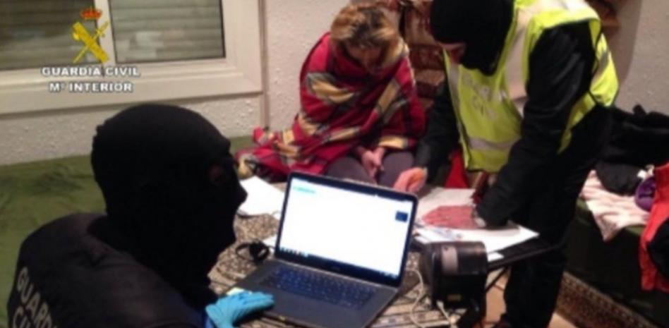 Detenidas cuatro personas en Badalona por su relación con una red de envío de yihadistas a Siria