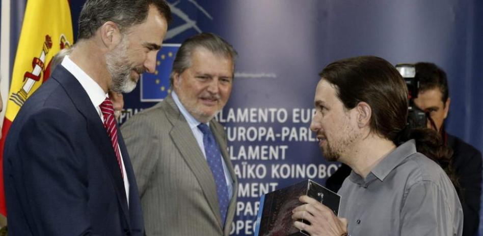 Pablo Iglesias regala 'Juego de Tronos' a Felipe VI