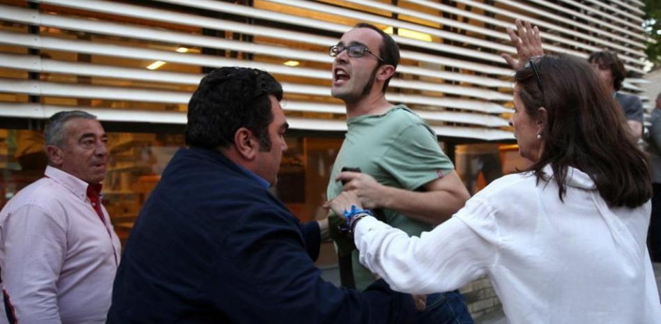 Miembros de la PAH irrumpen en el acto de Rajoy en Barcelona