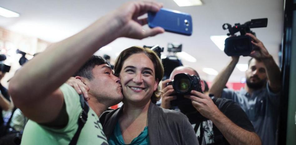 Ada Colau inicia la ronda de contactos con una reunión con Alfred Bosch