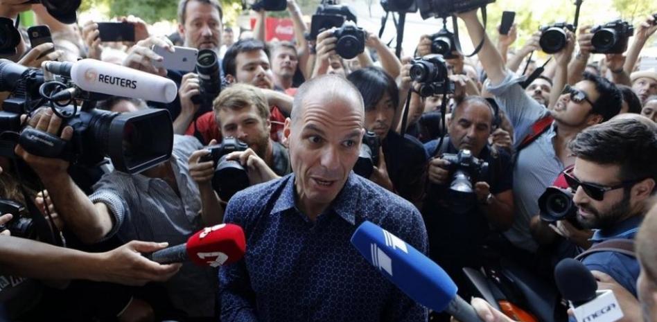Varufakis dimite tras el referéndum en Grecia