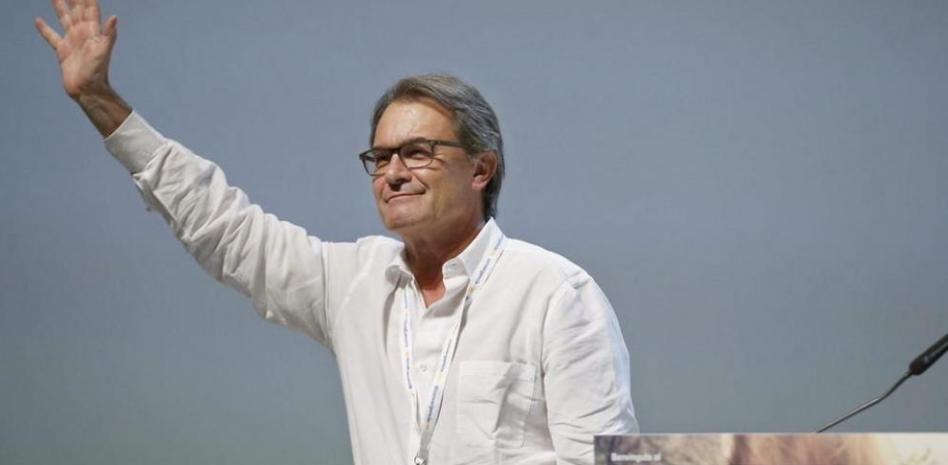 Mas: "No subir al tren de la independencia llevará a Catalunya a una vía muerta"