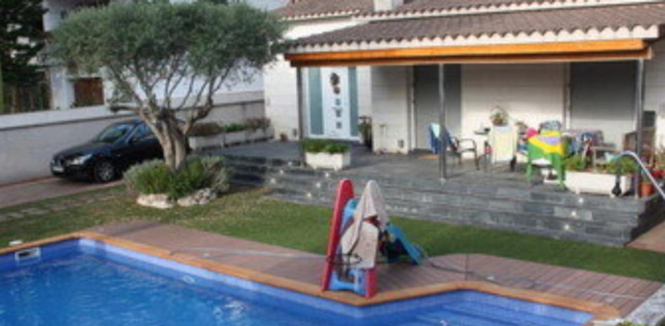 Un hombre mata a su mujer y a sus dos hijos y se suicida en Castelldefels